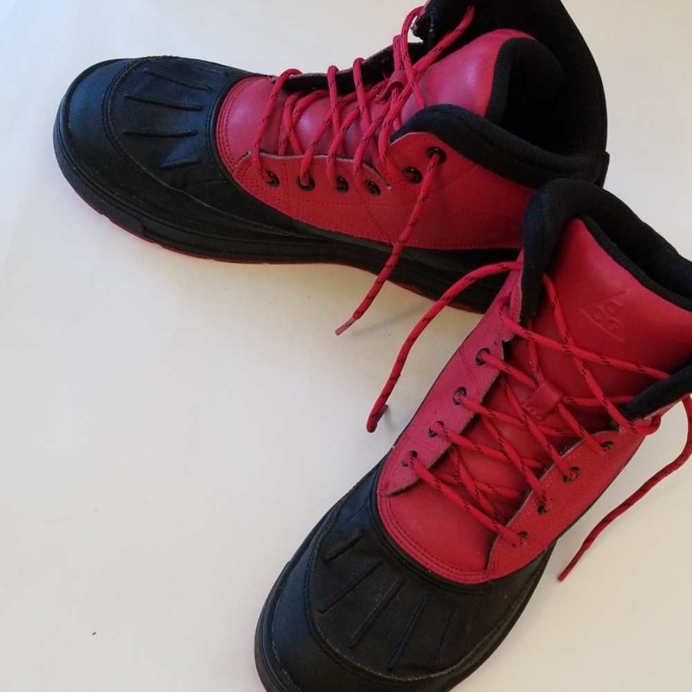 Nike ACG Boots red and black size 7 youth